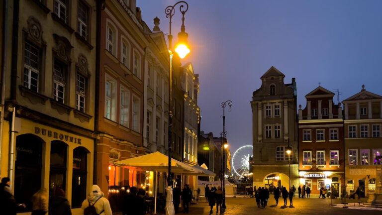 Stary Rynek w Poznaniu zyskuje klimatyczne oświetlenie